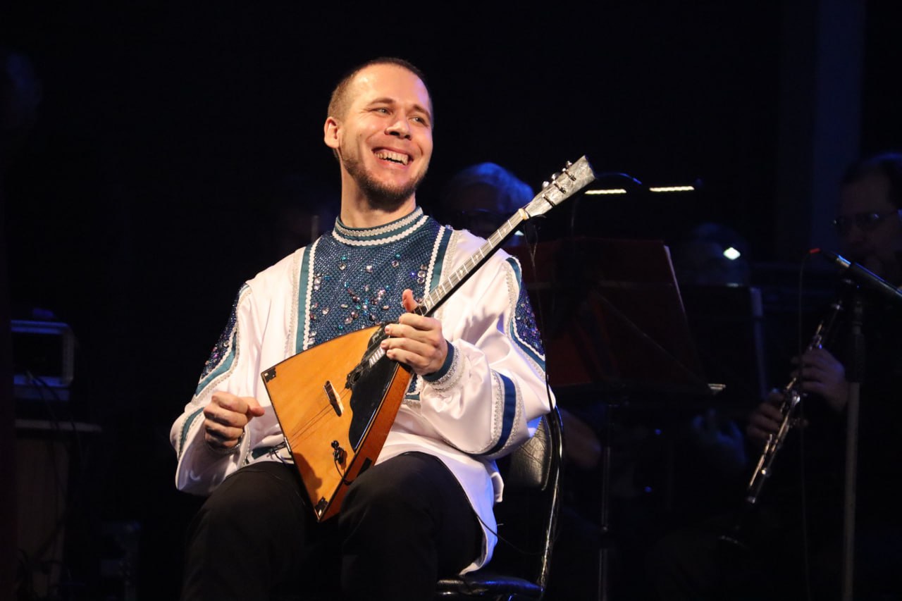 По итогам 15 грантового конкурса Президентского фонда культурных инициатив один из победителей – абаканский проект «Сказки нашей балалаечки», который придумал художественный руководитель нашего муниципального ансамбля... По итогам 15 грантового конкурса Президентского фонда культурных инициатив один из победителей – абаканский проект «Сказки нашей балалаечки», который придумал художественный руководитель нашего муниципального ансамбля...