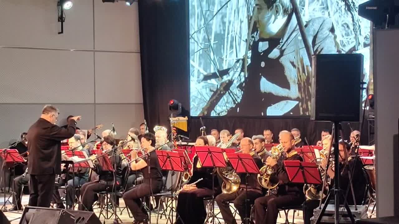 В Городском центре «Победа» прошёл благотворительный концерт «Победа» за Победу!», который стал вечером тёплых слов, личных историй и счастливых встреч, благодарности и единения силы человеческого духа и веры в победу