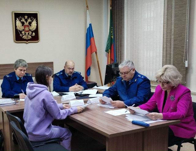 Прокурор Республики Хакасия Сергей Фирсов и Уполномоченный по правам человека в Республике Хакасия Светлана Могилина провели личный прием граждан в прокуратуре г. Абакана