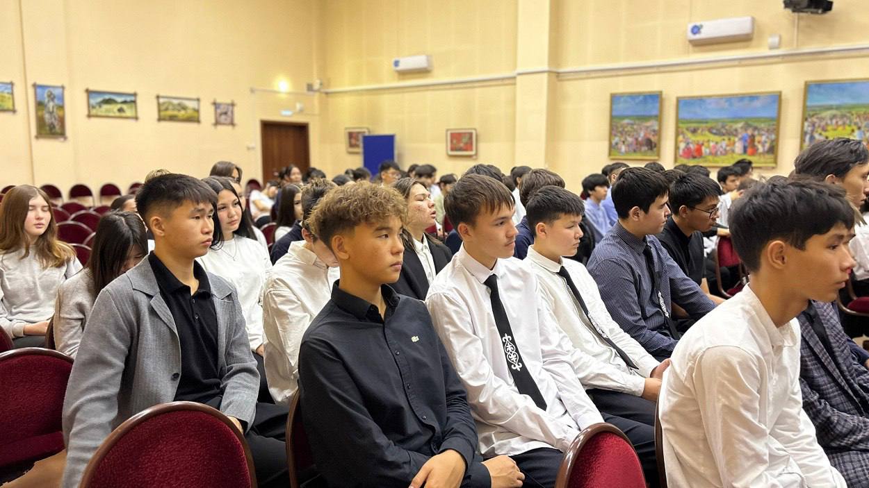 Ветераны специальной военной операции провели урок мужества для учащихся Хакасской национальной гимназии Ветераны специальной военной операции провели урок мужества для учащихся Хакасской национальной гимназии