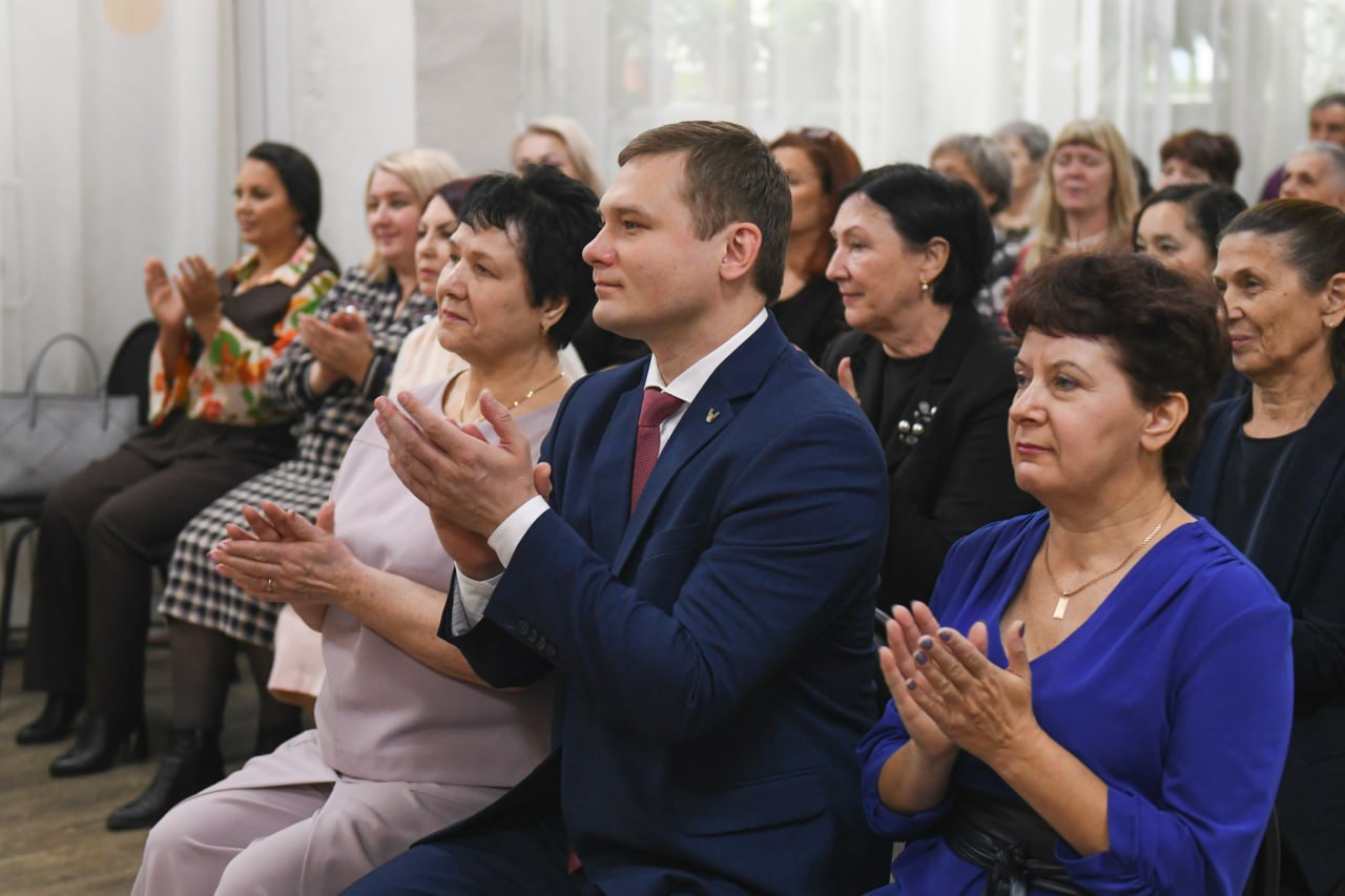 Валентин Коновалов поздравил членов Всероссийского общества слепых с вековым юбилеем Валентин Коновалов поздравил членов Всероссийского общества слепых с вековым юбилеем