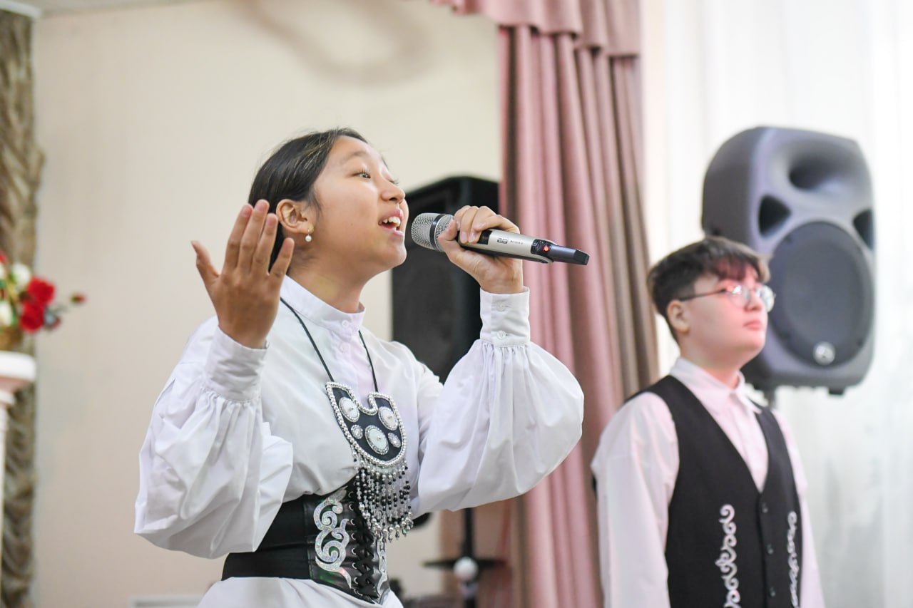 Валентин Коновалов поздравил членов Всероссийского общества слепых с вековым юбилеем Валентин Коновалов поздравил членов Всероссийского общества слепых с вековым юбилеем