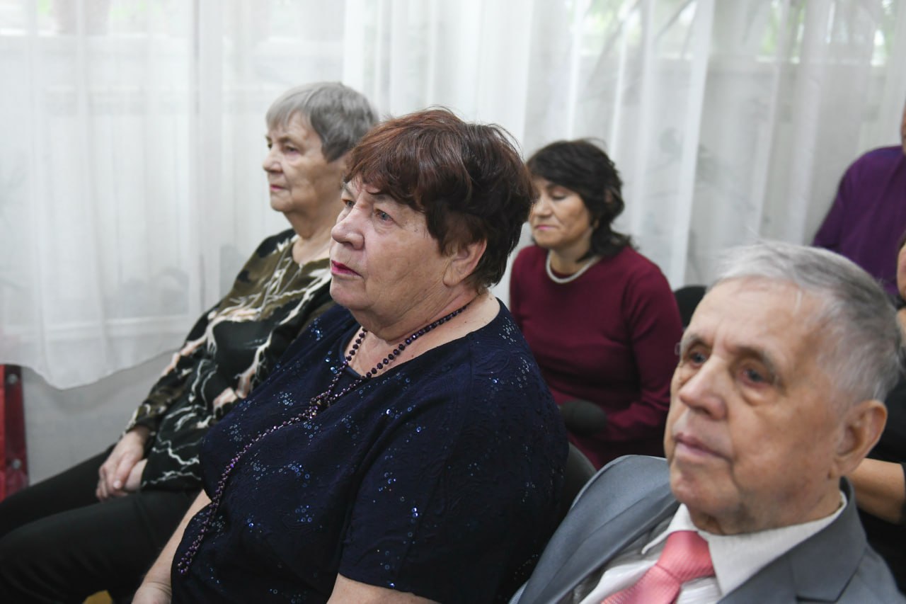 Валентин Коновалов поздравил членов Всероссийского общества слепых с вековым юбилеем Валентин Коновалов поздравил членов Всероссийского общества слепых с вековым юбилеем