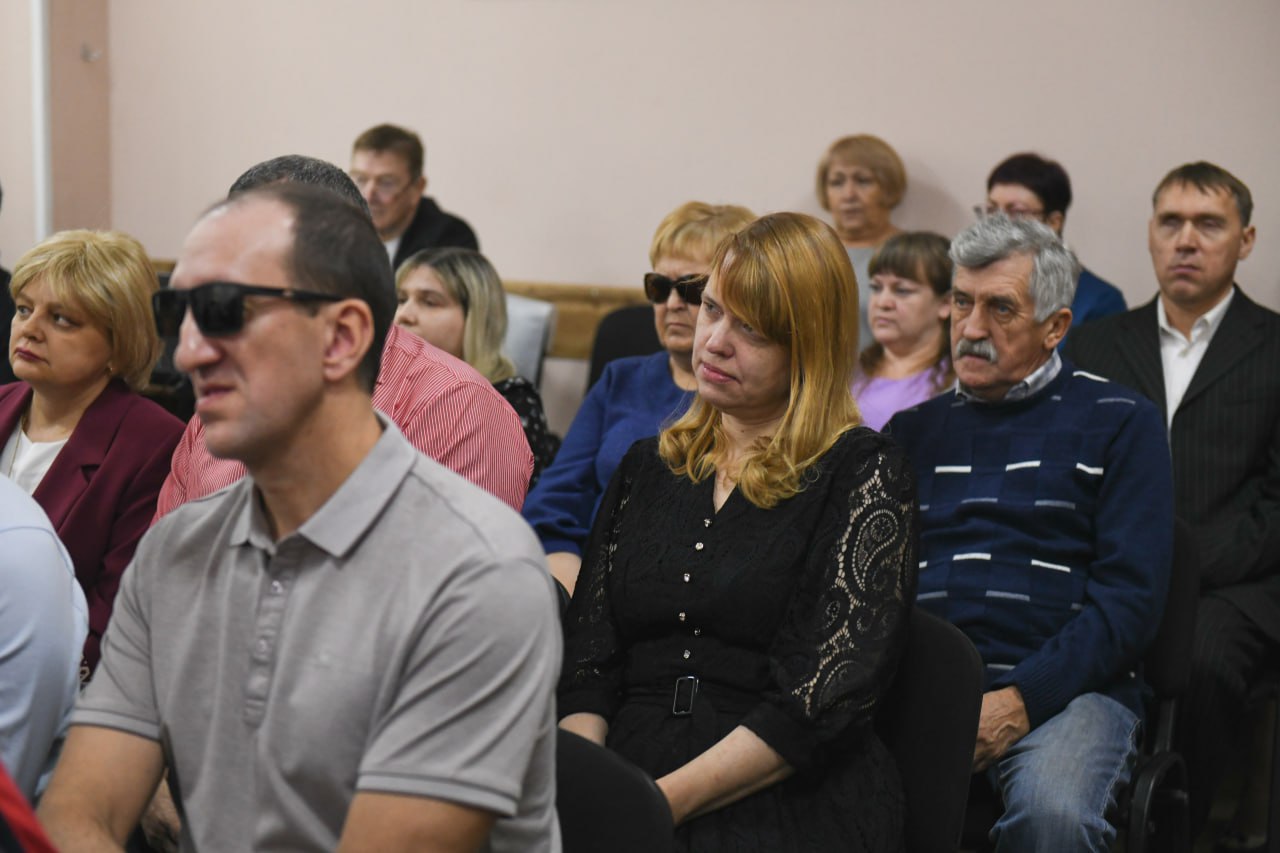 Валентин Коновалов поздравил членов Всероссийского общества слепых с вековым юбилеем Валентин Коновалов поздравил членов Всероссийского общества слепых с вековым юбилеем