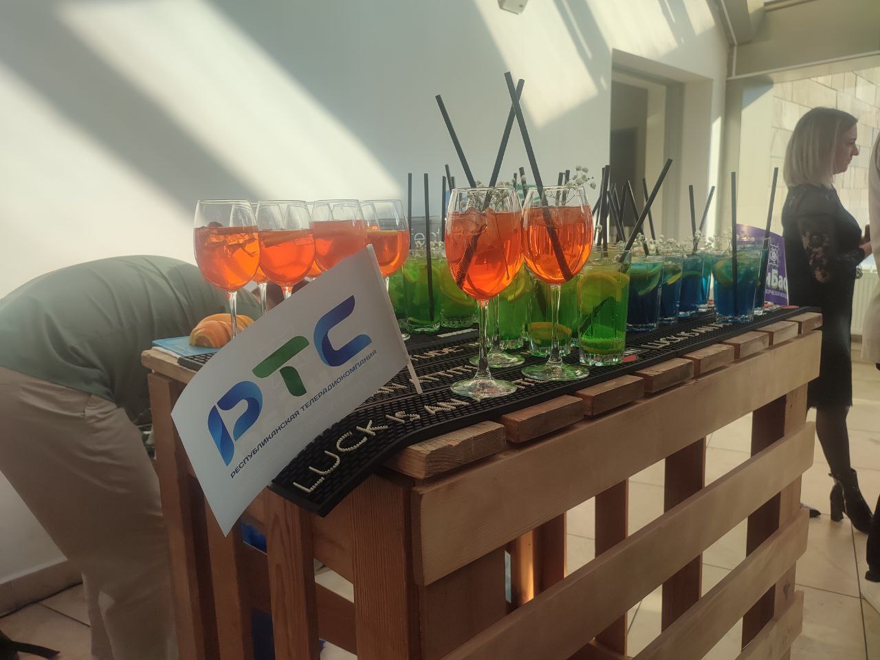 ТЕЛЕРАДИОКОМПАНИЯ РТС ОТМЕЧАЕТ 15-ЛЕТИЕ ТЕЛЕРАДИОКОМПАНИЯ РТС ОТМЕЧАЕТ 15-ЛЕТИЕ