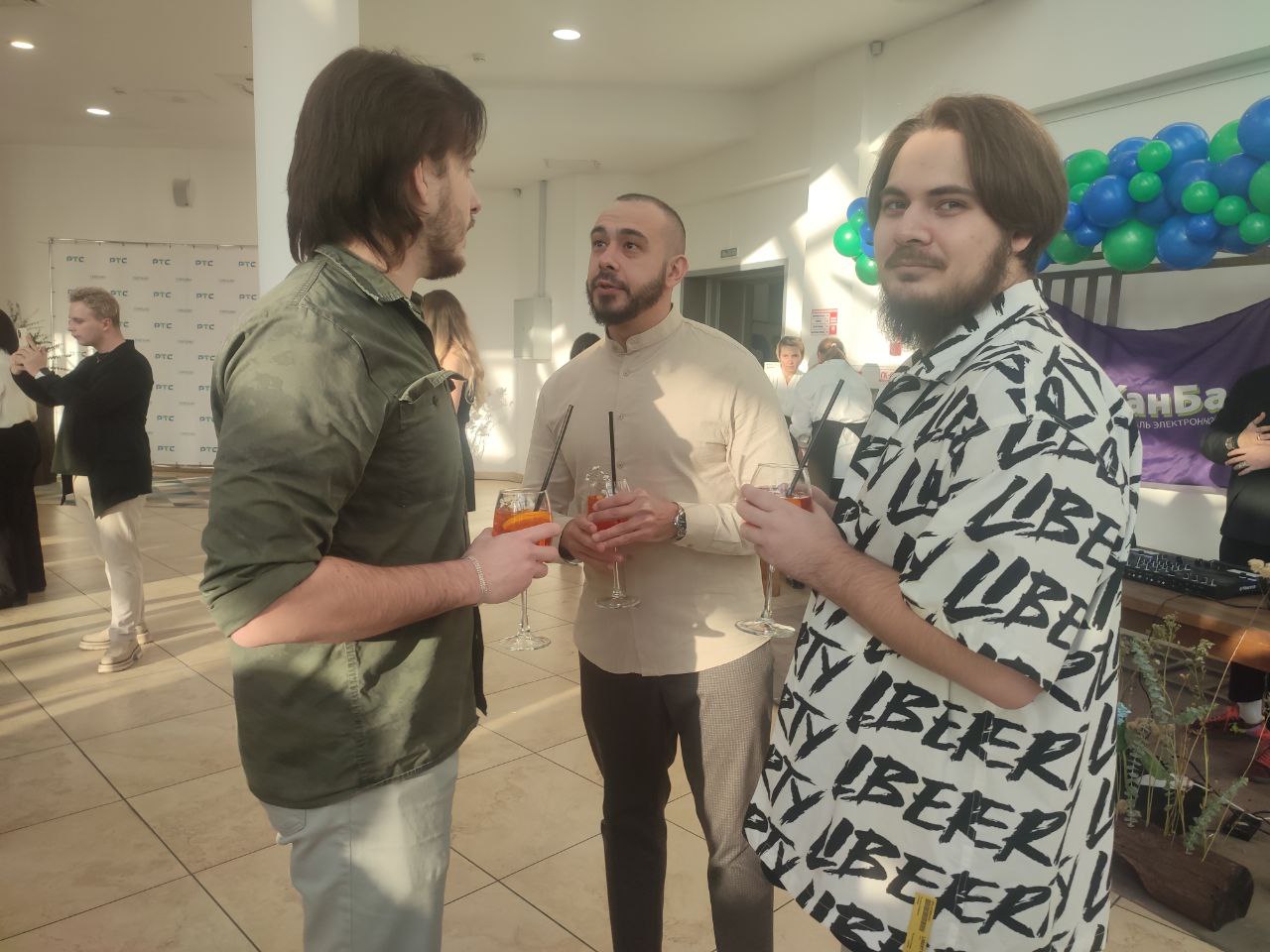 ТЕЛЕРАДИОКОМПАНИЯ РТС ОТМЕЧАЕТ 15-ЛЕТИЕ ТЕЛЕРАДИОКОМПАНИЯ РТС ОТМЕЧАЕТ 15-ЛЕТИЕ