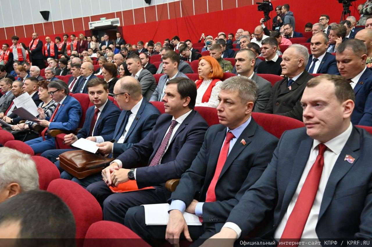 Валентин Коновалов выступил с докладом на II (ноябрьском) пленуме ЦК КПРФ Валентин Коновалов выступил с докладом на II (ноябрьском) пленуме ЦК КПРФ