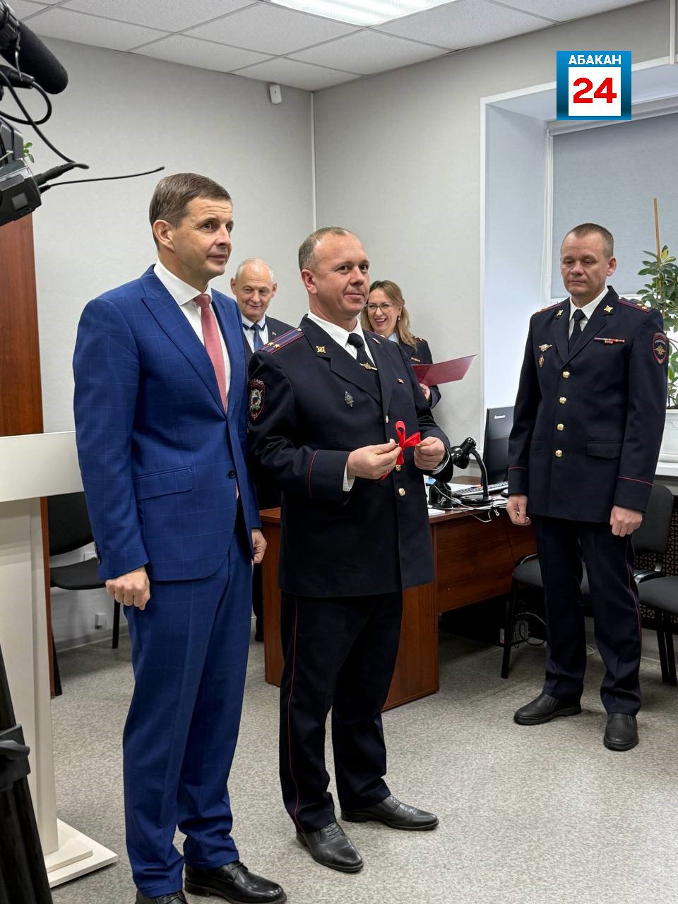 Комфортное освещение, новая мебель, техника и зона ожидания для маленьких посетителей: участковый пункт полиции «Заречья» открылся после капремонта Комфортное освещение, новая мебель, техника и зона ожидания для маленьких посетителей: участковый пункт полиции «Заречья» открылся после капремонта