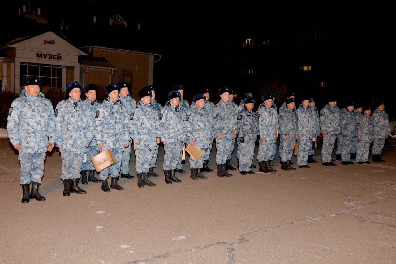 В Хакасии встретили сводный отряд полиции, вернувшийся с Северо-Кавказского региона В Хакасии встретили сводный отряд полиции, вернувшийся с Северо-Кавказского региона