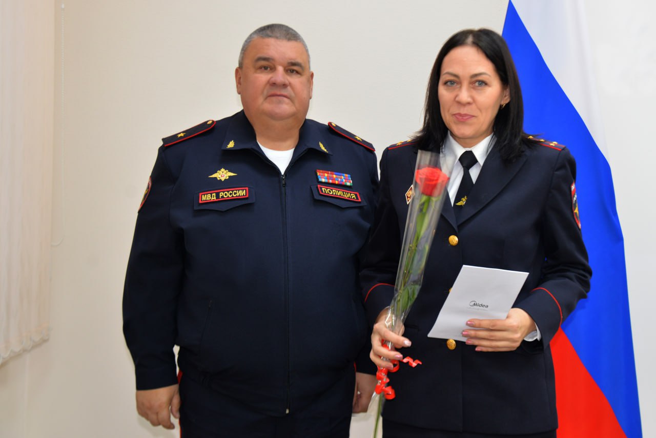 Министр внутренних дел по Республике Хакасия поздравил участковых уполномоченных полиции с Днём образования службы Министр внутренних дел по Республике Хакасия поздравил участковых уполномоченных полиции с Днём образования службы