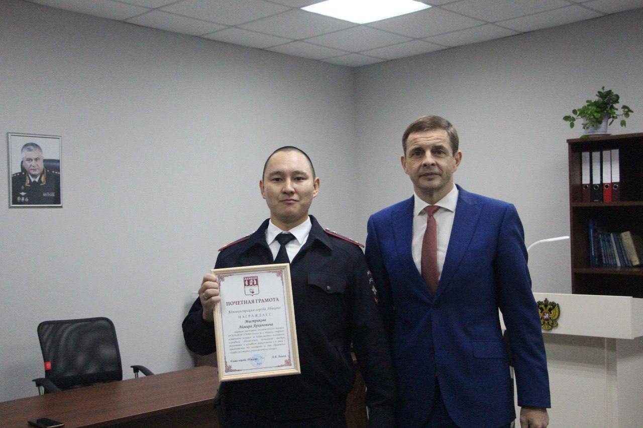 Алексей Лемин: Сегодня, в День участковых уполномоченных полиции открыли после капитального ремонта участковый пункт полиции в одном из самых больших жилых районов Абакана – в «Заречье» Алексей Лемин: Сегодня, в День участковых уполномоченных полиции открыли после капитального ремонта участковый пункт полиции в одном из самых больших жилых районов Абакана – в «Заречье»