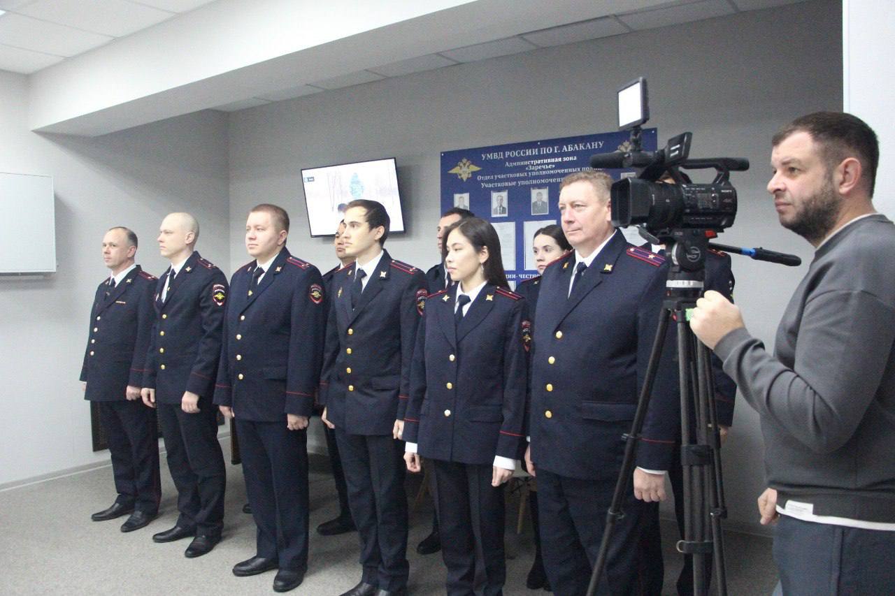 Алексей Лемин: Сегодня, в День участковых уполномоченных полиции открыли после капитального ремонта участковый пункт полиции в одном из самых больших жилых районов Абакана – в «Заречье» Алексей Лемин: Сегодня, в День участковых уполномоченных полиции открыли после капитального ремонта участковый пункт полиции в одном из самых больших жилых районов Абакана – в «Заречье»