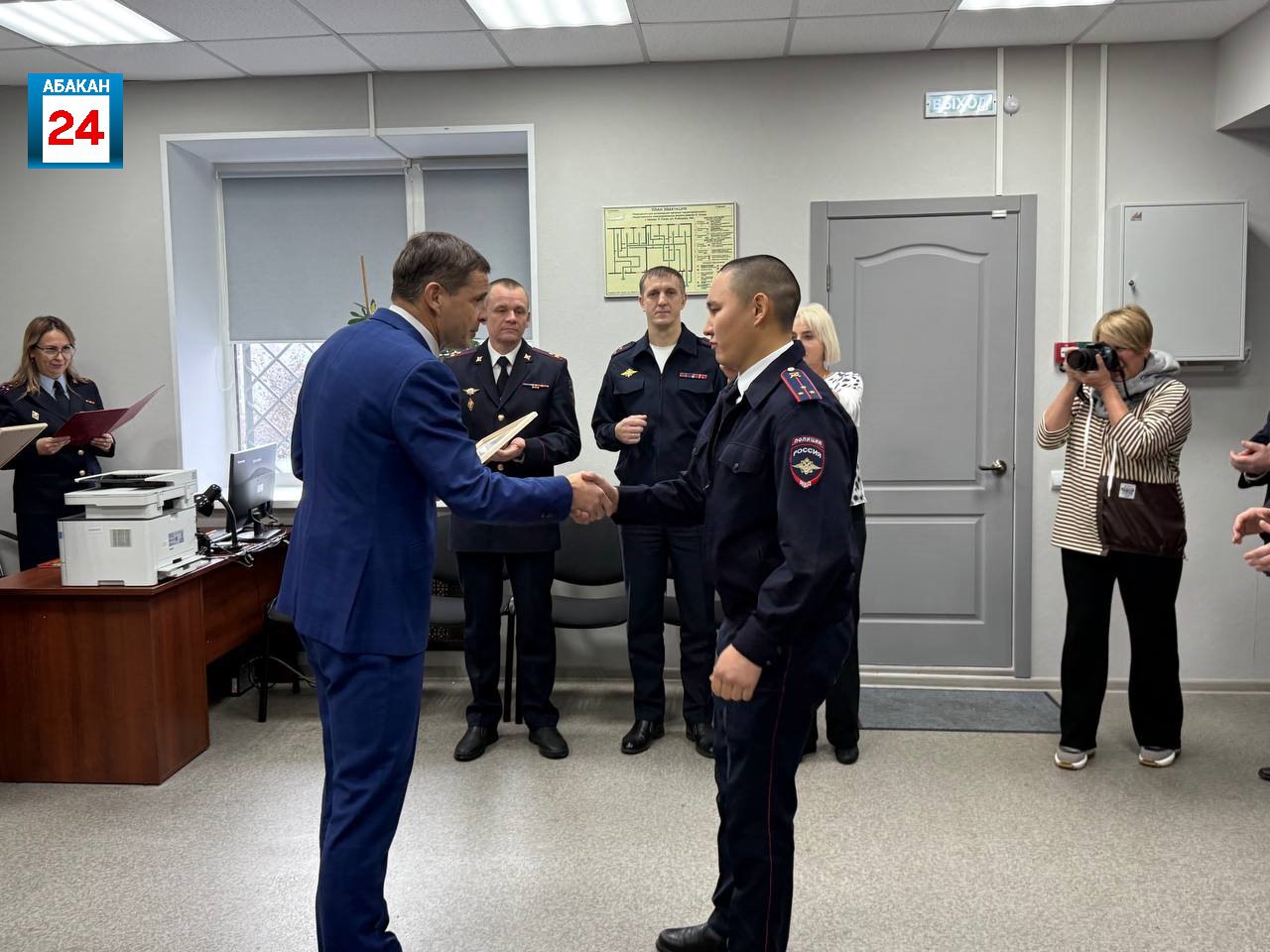 Комфортное освещение, новая мебель, техника и зона ожидания для маленьких посетителей: участковый пункт полиции «Заречья» открылся после капремонта Комфортное освещение, новая мебель, техника и зона ожидания для маленьких посетителей: участковый пункт полиции «Заречья» открылся после капремонта