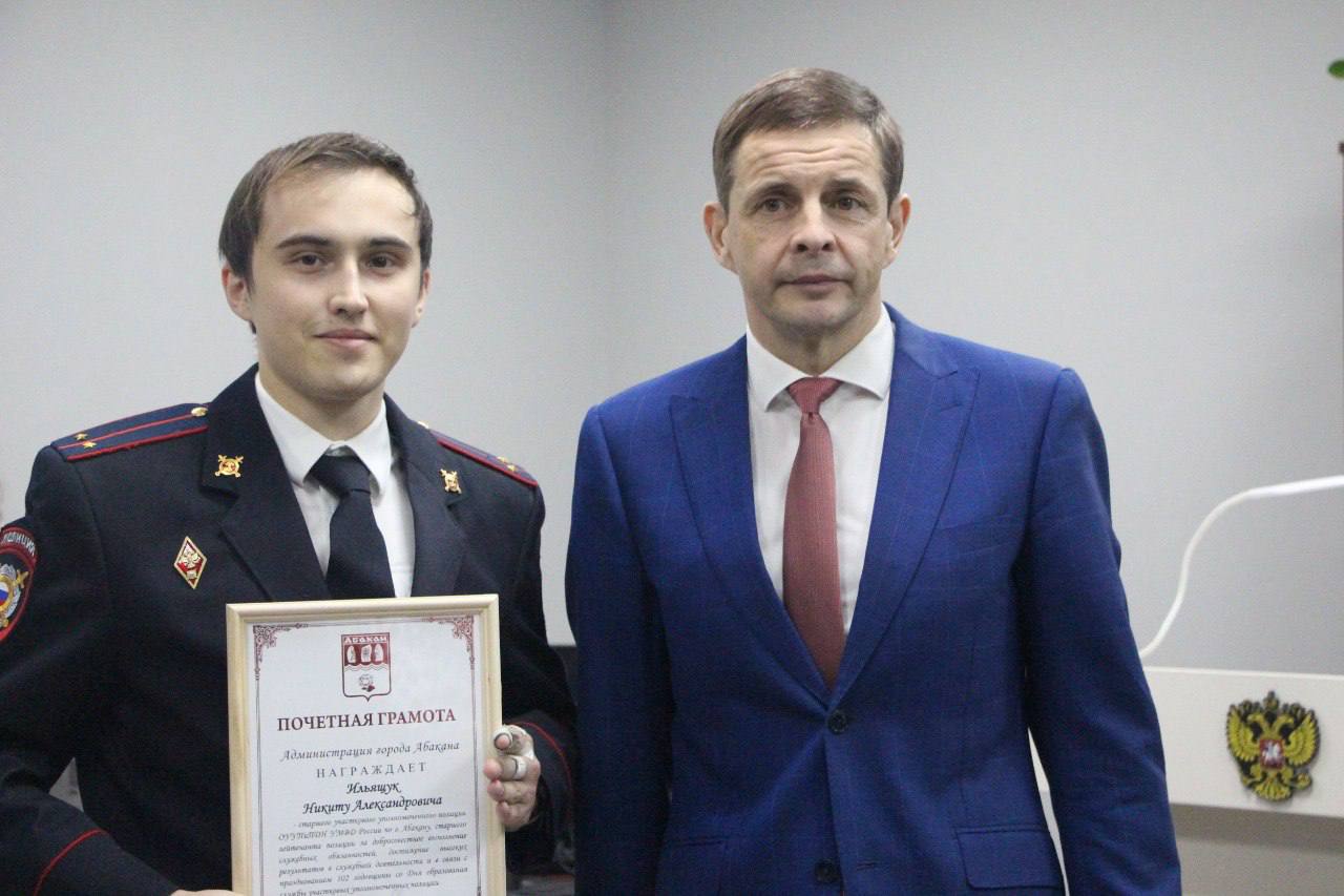 Алексей Лемин: Сегодня, в День участковых уполномоченных полиции открыли после капитального ремонта участковый пункт полиции в одном из самых больших жилых районов Абакана – в «Заречье» Алексей Лемин: Сегодня, в День участковых уполномоченных полиции открыли после капитального ремонта участковый пункт полиции в одном из самых больших жилых районов Абакана – в «Заречье»