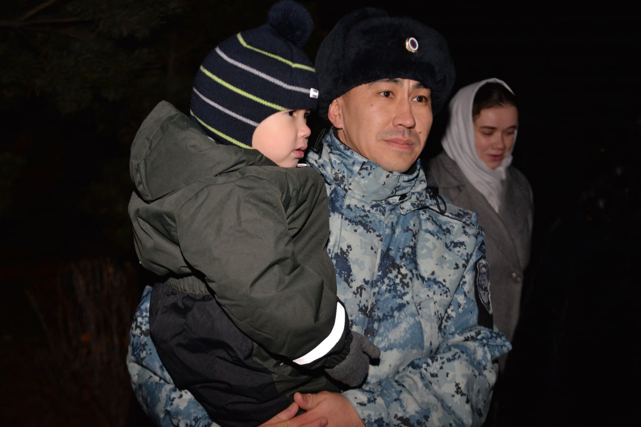 В Хакасии встретили сводный отряд полиции, вернувшийся с Северо-Кавказского региона В Хакасии встретили сводный отряд полиции, вернувшийся с Северо-Кавказского региона