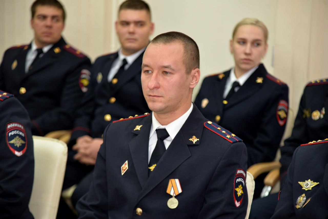 Министр внутренних дел по Республике Хакасия поздравил участковых уполномоченных полиции с Днём образования службы Министр внутренних дел по Республике Хакасия поздравил участковых уполномоченных полиции с Днём образования службы