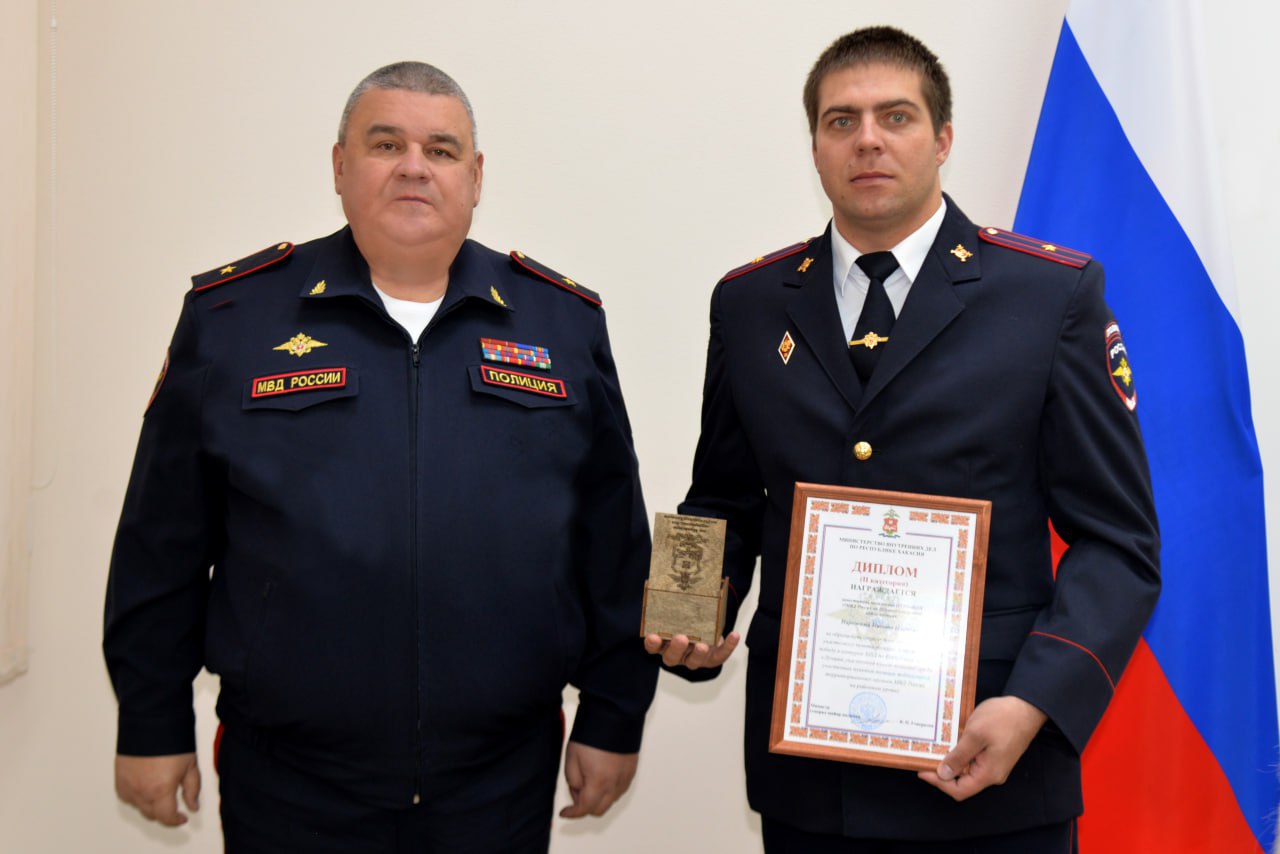 Министр внутренних дел по Республике Хакасия поздравил участковых уполномоченных полиции с Днём образования службы Министр внутренних дел по Республике Хакасия поздравил участковых уполномоченных полиции с Днём образования службы