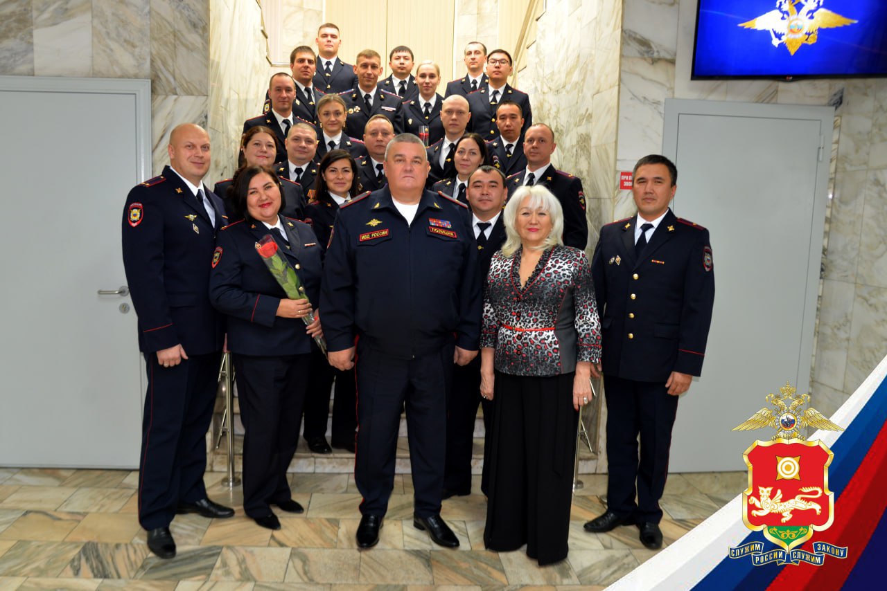 Министр внутренних дел по Республике Хакасия поздравил участковых уполномоченных полиции с Днём образования службы Министр внутренних дел по Республике Хакасия поздравил участковых уполномоченных полиции с Днём образования службы