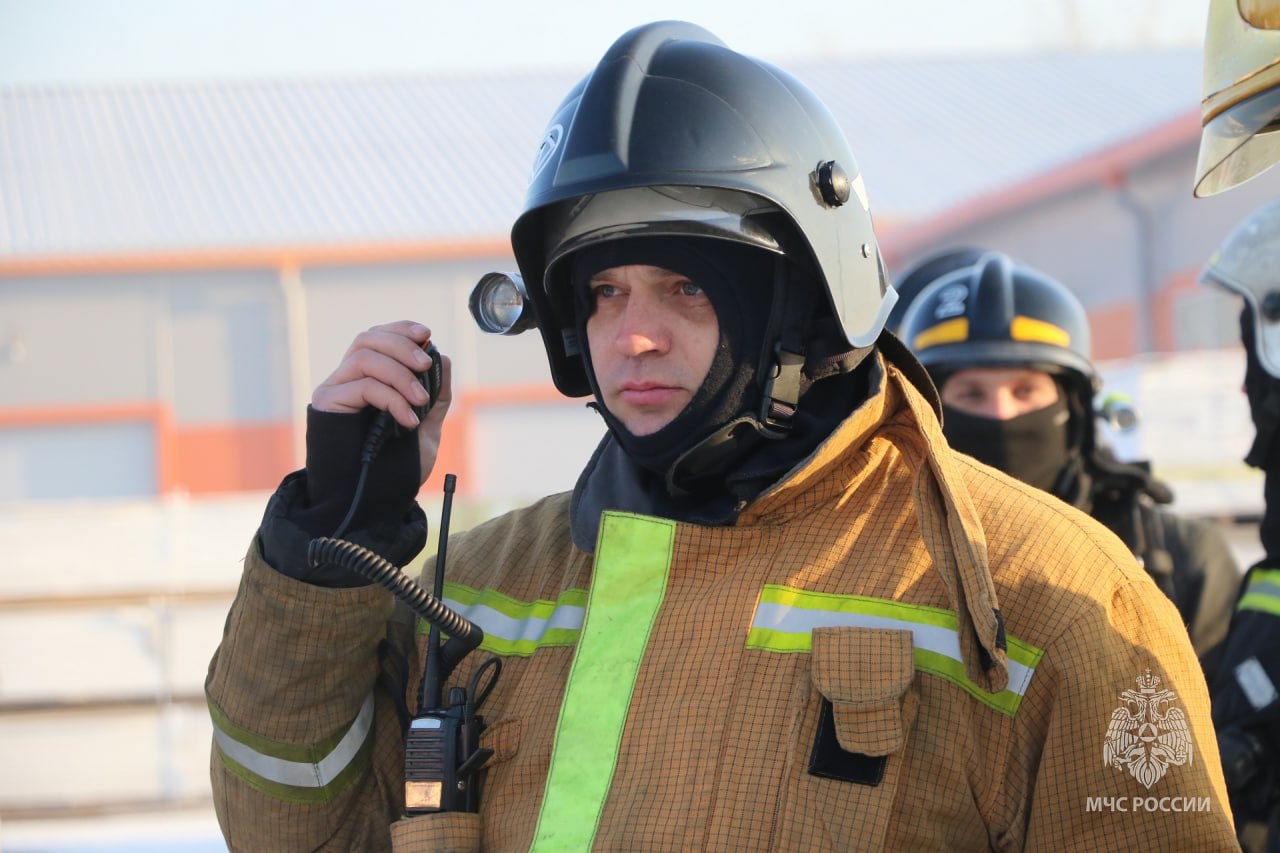 Непростая задача для огнеборцев МЧС России на новом объекте Непростая задача для огнеборцев МЧС России на новом объекте