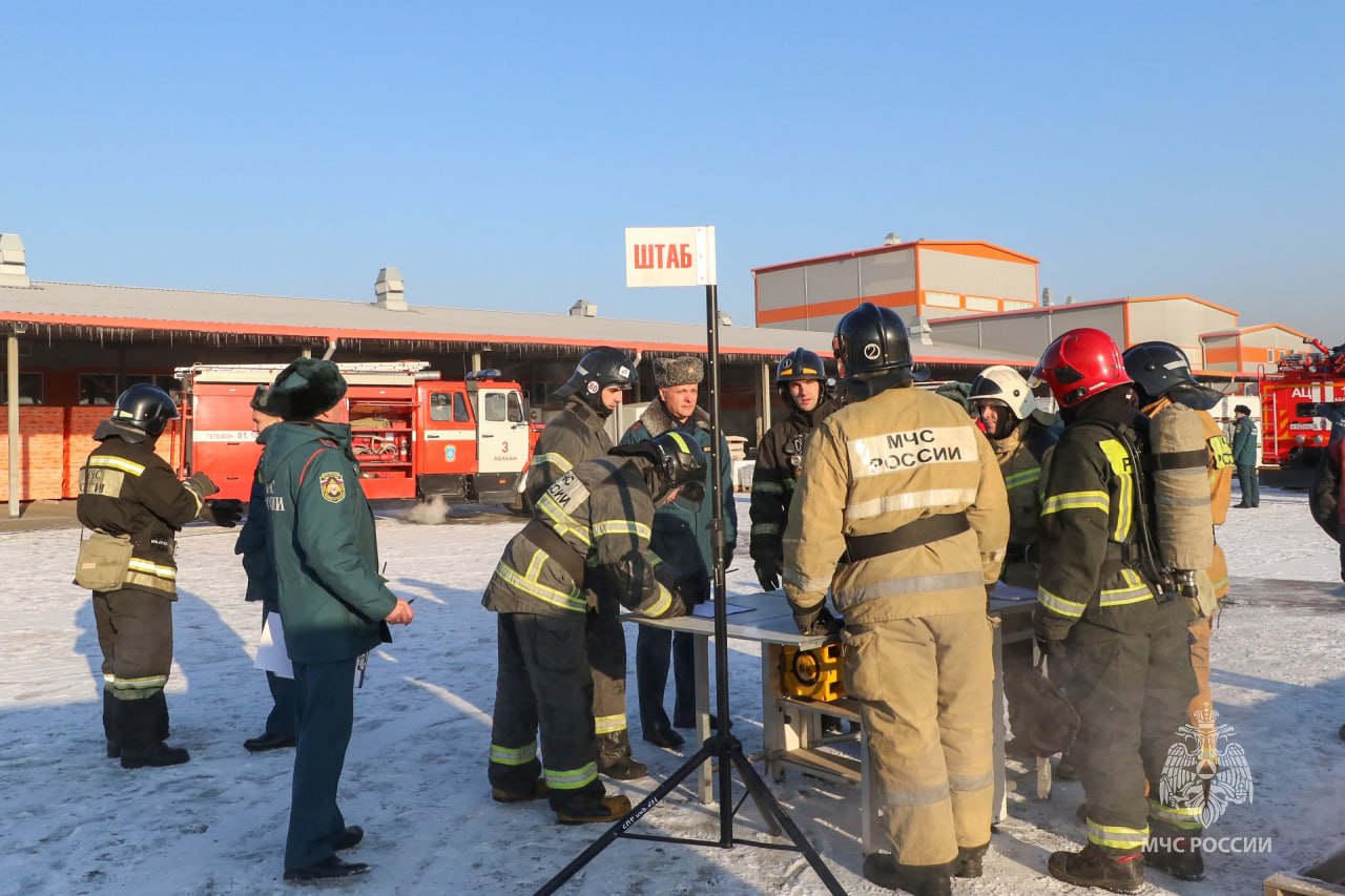 Непростая задача для огнеборцев МЧС России на новом объекте Непростая задача для огнеборцев МЧС России на новом объекте