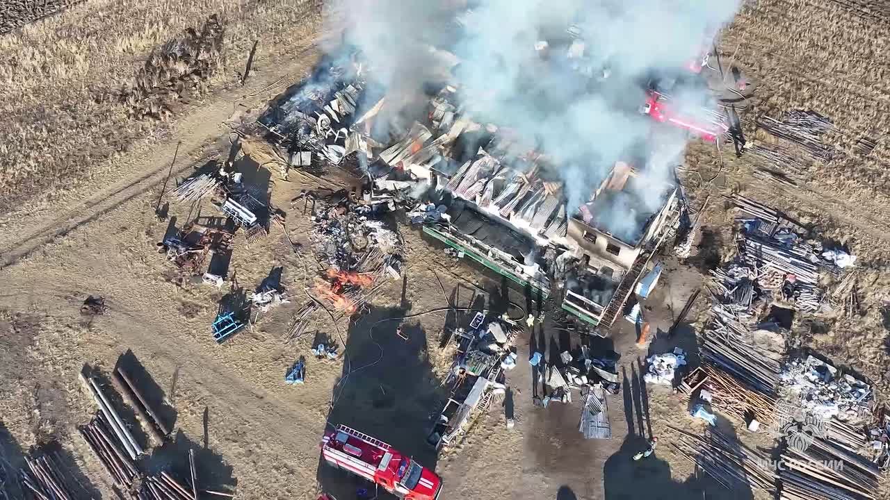 Замыкание проводки – возможная причина пожара на ферме в Усть-Абаканском районе