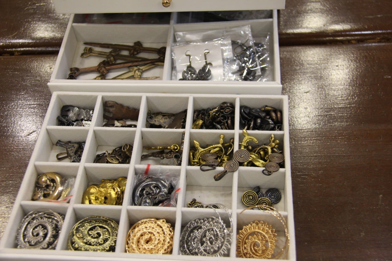 Самое ценное партнёрство – это партнёрство между талантом и вниманием, между руками, творящими чудо, и сообществом, готовым это чудо принять и оценить, и на этом принципе построена работа конкурсной комиссии, которая... Самое ценное партнёрство – это партнёрство между талантом и вниманием, между руками, творящими чудо, и сообществом, готовым это чудо принять и оценить, и на этом принципе построена работа конкурсной комиссии, которая...