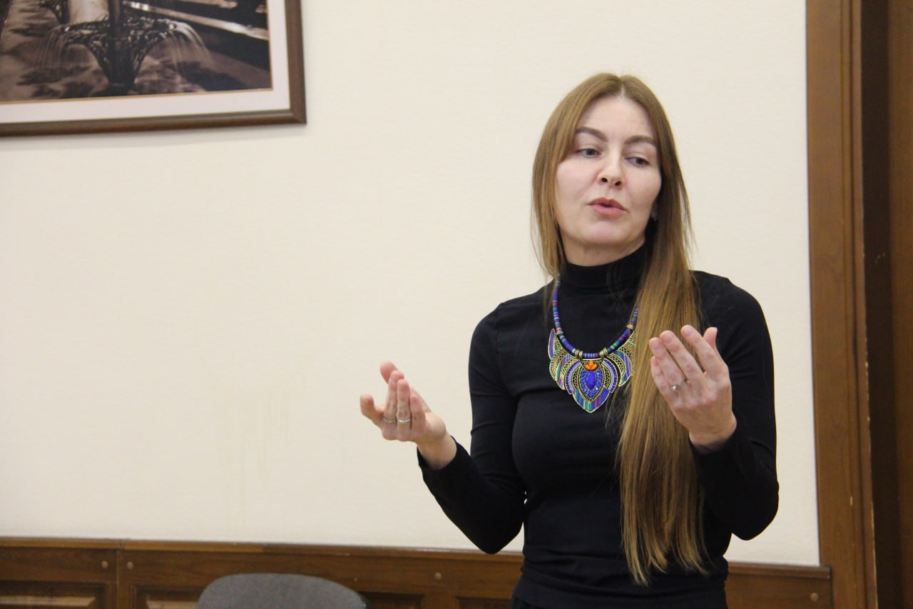 Самое ценное партнёрство – это партнёрство между талантом и вниманием, между руками, творящими чудо, и сообществом, готовым это чудо принять и оценить, и на этом принципе построена работа конкурсной комиссии, которая... Самое ценное партнёрство – это партнёрство между талантом и вниманием, между руками, творящими чудо, и сообществом, готовым это чудо принять и оценить, и на этом принципе построена работа конкурсной комиссии, которая...