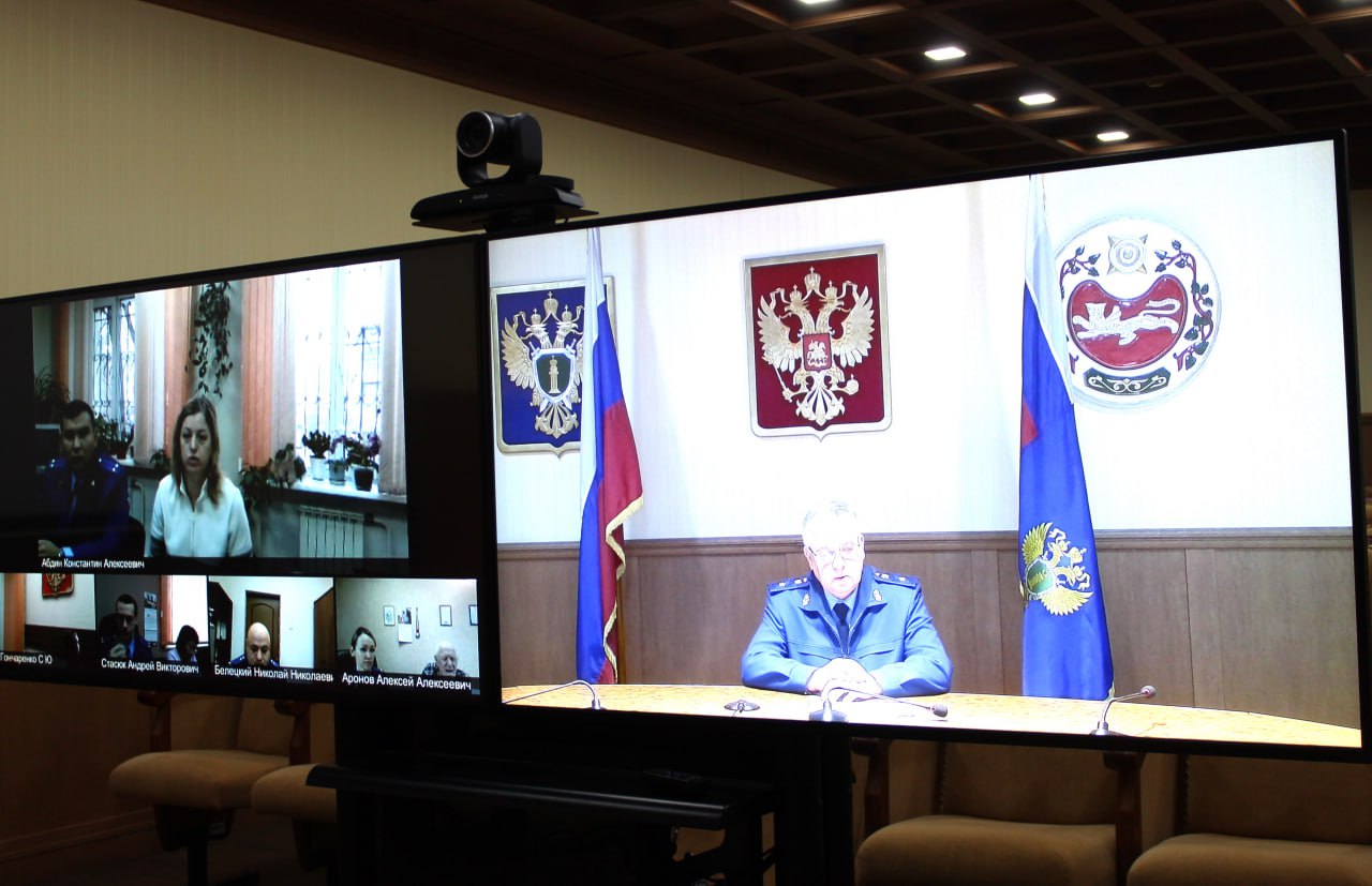 Прокурор Республики Хакасия Сергей Фирсов провел личный прием жителей городов Абакана, Саяногорска, Черногорска, Бейского, Алтайского, Бейского и Аскизского районов Прокурор Республики Хакасия Сергей Фирсов провел личный прием жителей городов Абакана, Саяногорска, Черногорска, Бейского, Алтайского, Бейского и Аскизского районов