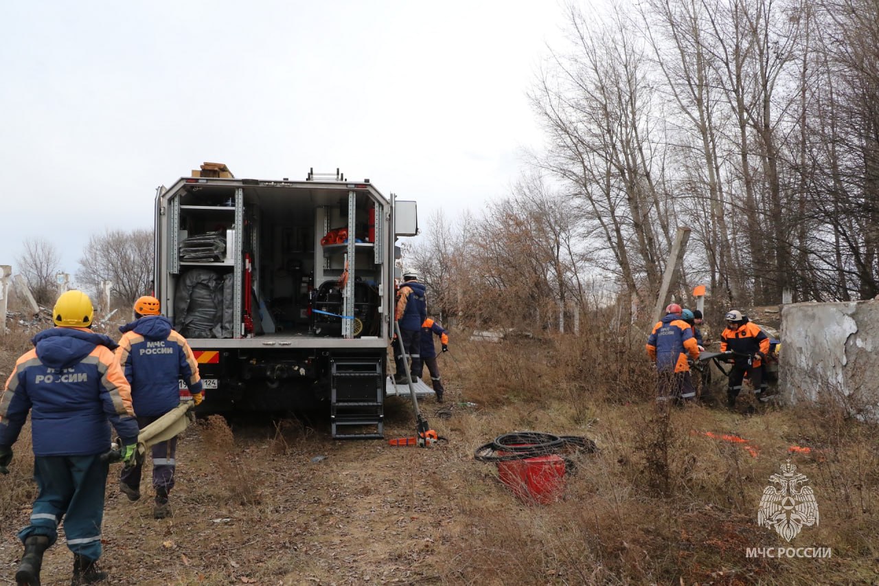 Учения как в кино: спасатели искали людей на заброшенной птицефабрике Учения как в кино: спасатели искали людей на заброшенной птицефабрике