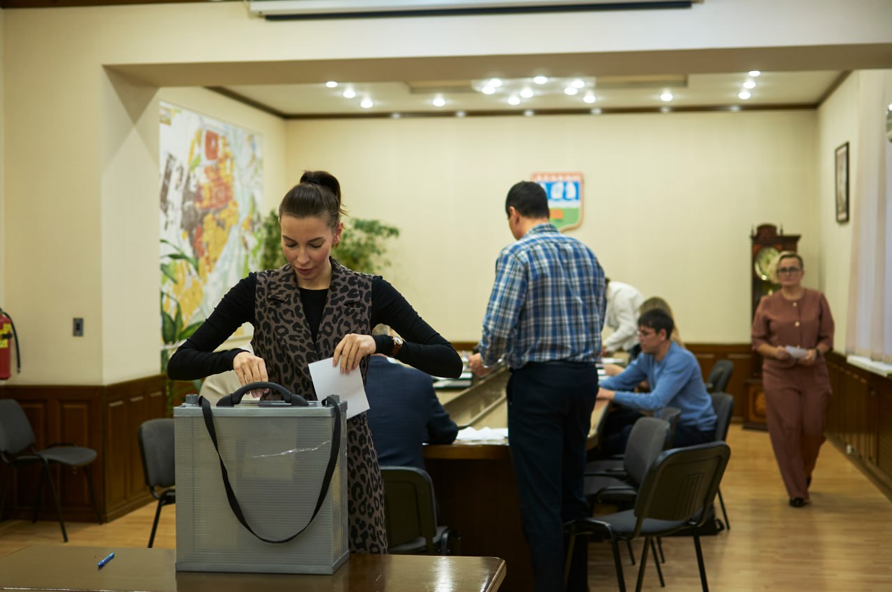 В Абакане и Саяногорске прошли первые организационные заседания территориальных избирательных комиссий В Абакане и Саяногорске прошли первые организационные заседания территориальных избирательных комиссий