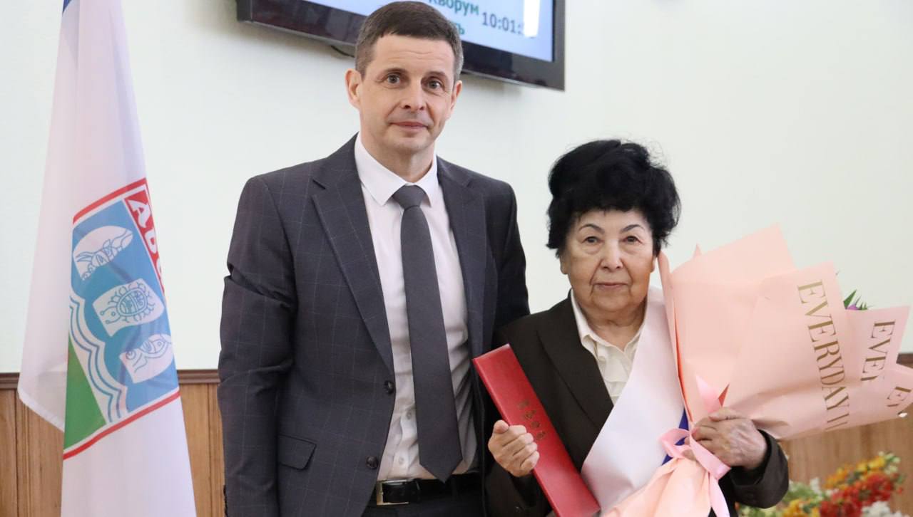 Алексей Лемин: Сегодня у Почётного гражданина города Абакана Ларисы Ивановны Орешковой – День рождения, 85 лет!