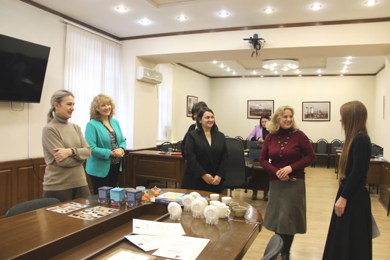 Самое ценное партнёрство – это партнёрство между талантом и вниманием, между руками, творящими чудо, и сообществом, готовым это чудо принять и оценить, и на этом принципе построена работа конкурсной комиссии, которая... Самое ценное партнёрство – это партнёрство между талантом и вниманием, между руками, творящими чудо, и сообществом, готовым это чудо принять и оценить, и на этом принципе построена работа конкурсной комиссии, которая...