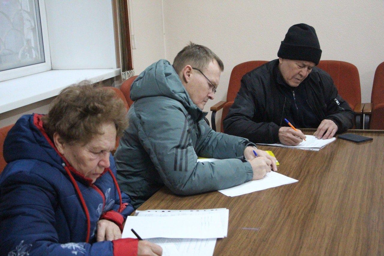 В Управлении коммунального хозяйства и транспорта Администрации города Абакана сегодня с утра был ажиотаж – горожане спешили подать заявления на замену твердотопливных котлов, установка которых в домовладениях абаканцев... В Управлении коммунального хозяйства и транспорта Администрации города Абакана сегодня с утра был ажиотаж – горожане спешили подать заявления на замену твердотопливных котлов, установка которых в домовладениях абаканцев...