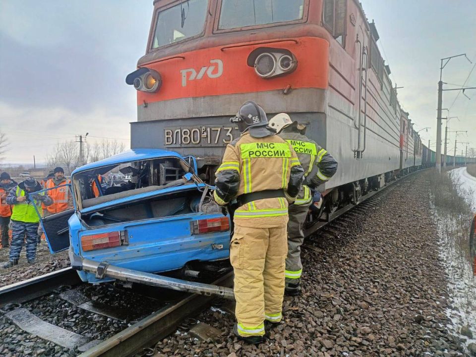 "Жигули" против поезда: на 490-м км перегона Саянская — Абакан произошла страшная авария