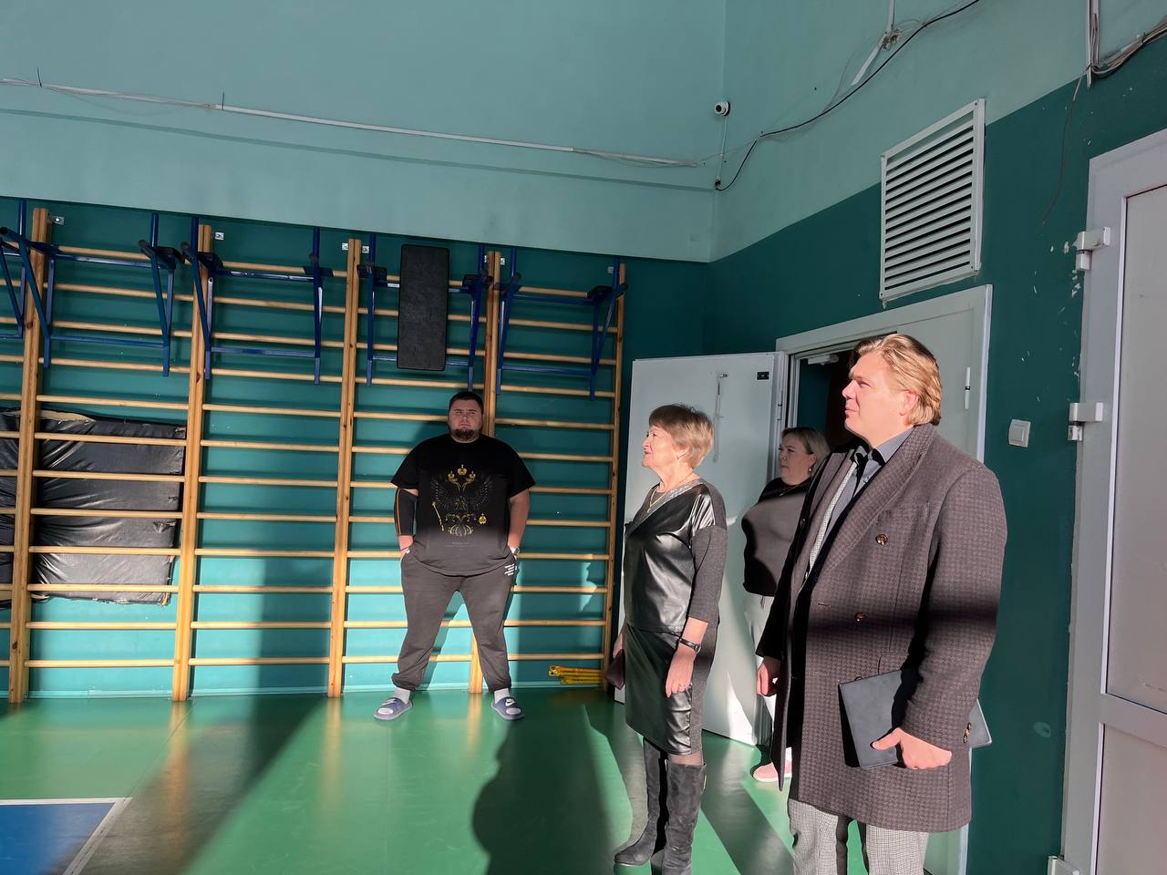 Михаил Молчанов провёл лекцию для старшеклассников школы №3 в Сорске о молодёжной политике Михаил Молчанов провёл лекцию для старшеклассников школы №3 в Сорске о молодёжной политике