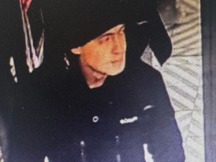 Внимание, розыск!. 17 ноября в УМВД России по городу Абакану от представителя сетевого магазина, расположенного по адресу: г. Абакан ул. Щетинкина 63, поступило заявление о том, что при просмотре камер видеонаблюдения ...