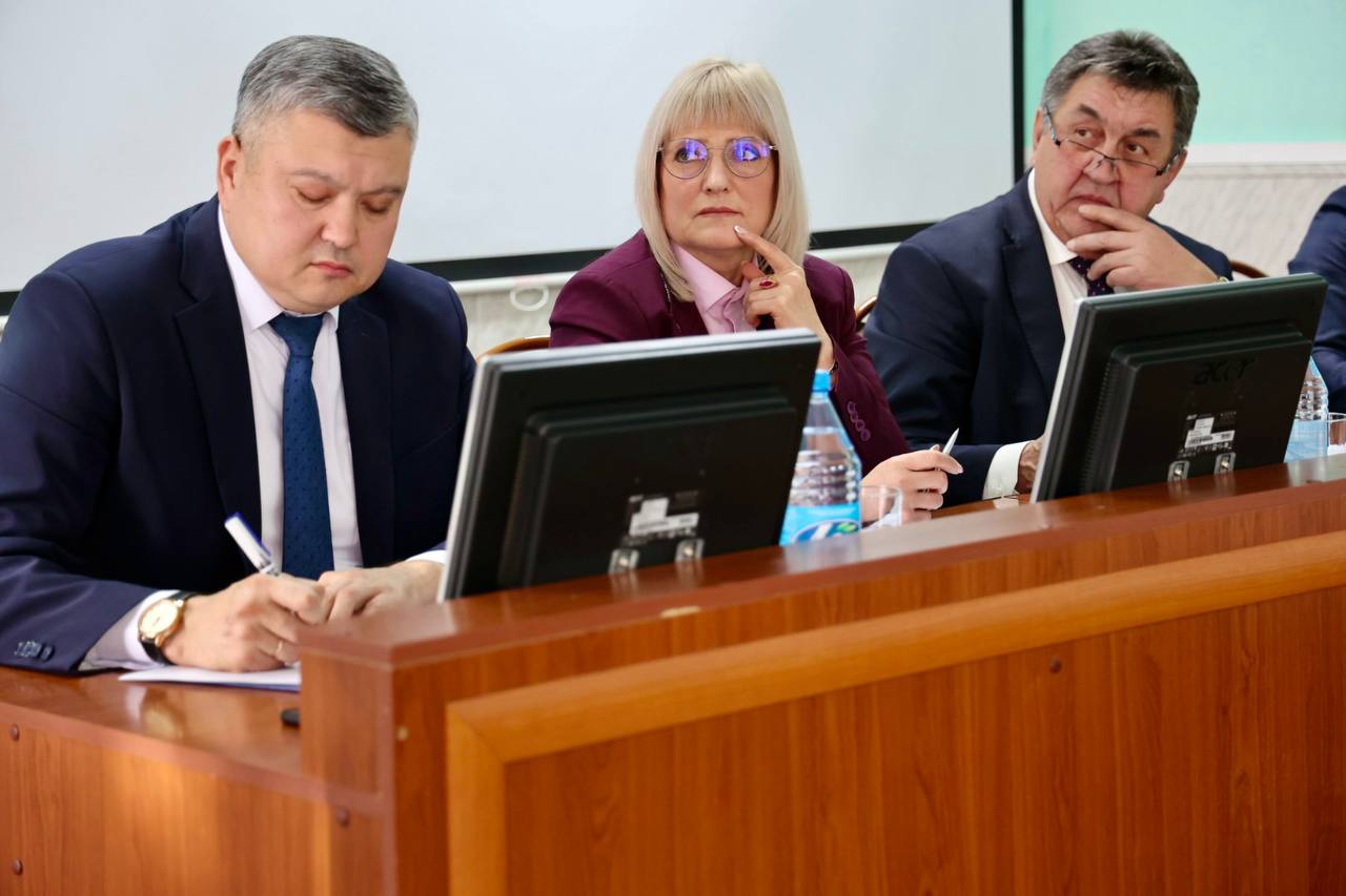 Выездной комитет: депутаты обсуждают проблемы территорий на местах Выездной комитет: депутаты обсуждают проблемы территорий на местах