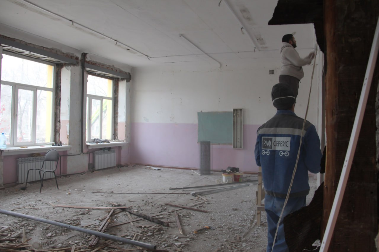 Новый подрядчик, выполняющий капитальный ремонт в школе № 1, – «Муниципальный жилищный фонд города Абакана» – держит хороший темп Новый подрядчик, выполняющий капитальный ремонт в школе № 1, – «Муниципальный жилищный фонд города Абакана» – держит хороший темп