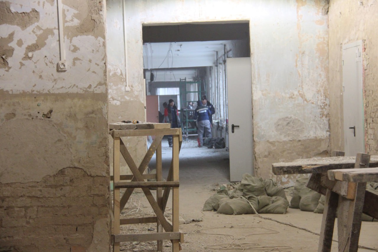 Новый подрядчик, выполняющий капитальный ремонт в школе № 1, – «Муниципальный жилищный фонд города Абакана» – держит хороший темп Новый подрядчик, выполняющий капитальный ремонт в школе № 1, – «Муниципальный жилищный фонд города Абакана» – держит хороший темп