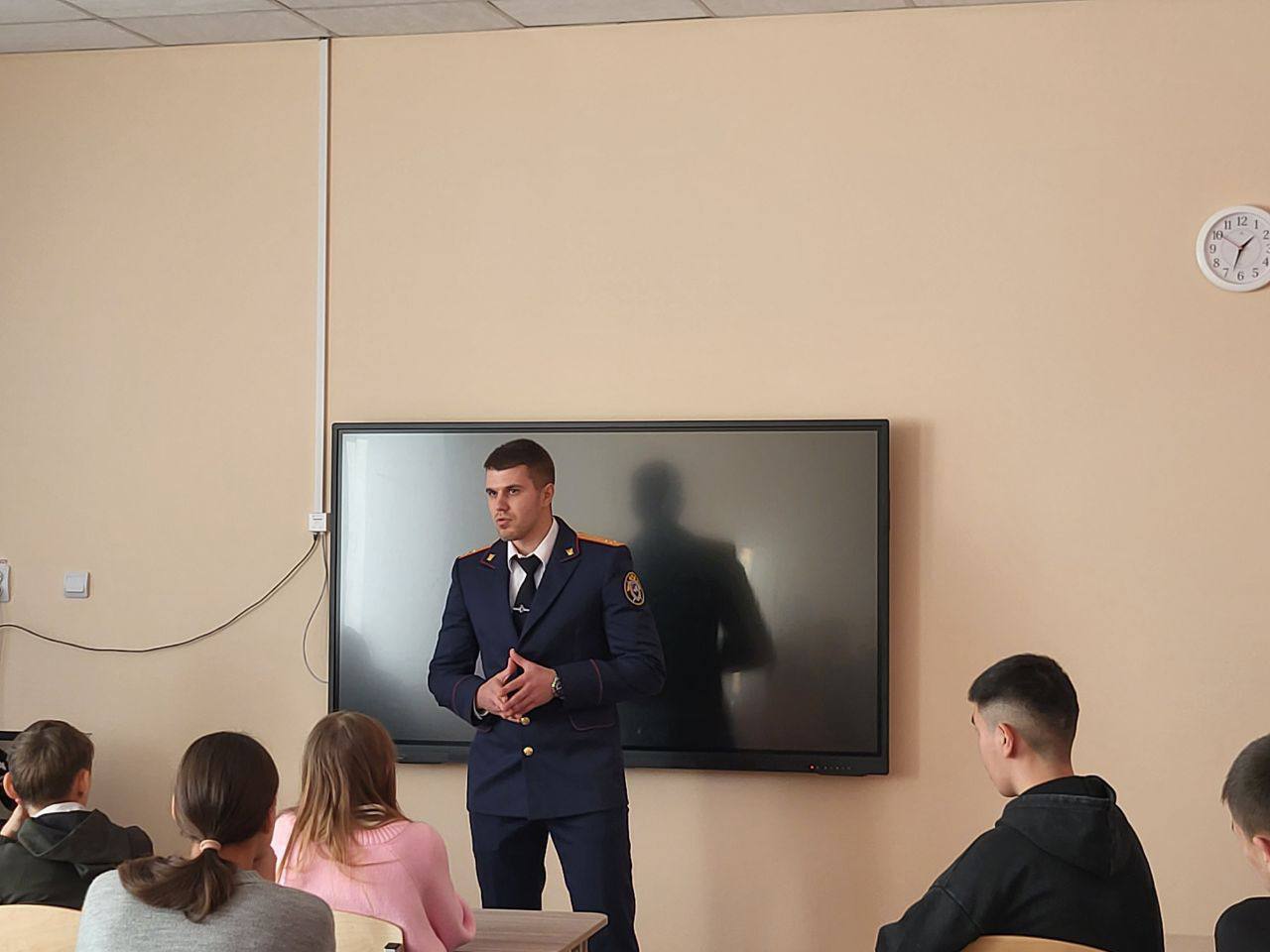 Во Всемирный день ребенка сотрудники регионального СК России провели правовые занятия с детьми Во Всемирный день ребенка сотрудники регионального СК России провели правовые занятия с детьми