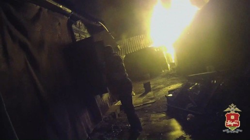 Спали во время пожара: в Черногорске инспекторы ДПС спасли семью