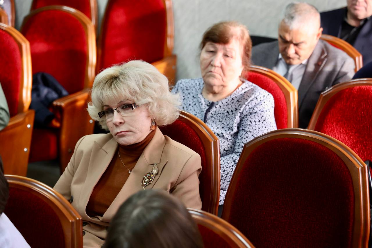 Выездной комитет: депутаты обсуждают проблемы территорий на местах Выездной комитет: депутаты обсуждают проблемы территорий на местах