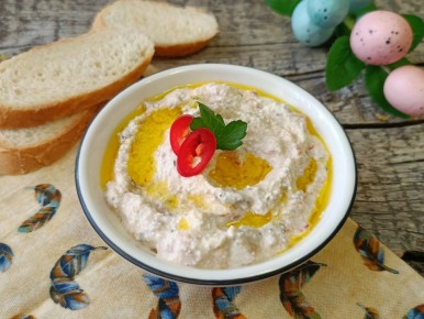 Необычная творожная намазка с копченым вкусом: удивите гостей!