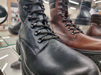 Как хранить 100 пар обуви в прихожей размером с коробку: ответ вас удивит