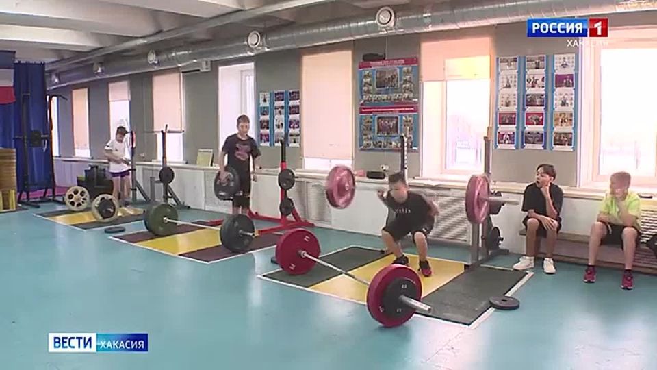 Самому юному мастеру спорта по тяжелой атлетике Хакасии среди девушек – 17 лет