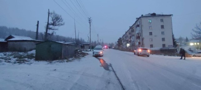 В СОРСКЕ СБИЛИ ШКОЛЬНИКА. На улице Строительная 36-летний водитель автомобиля "Hyundai Solaris" наехал на 11-летнего мальчика, перебегавшего дорогу в неположенном месте