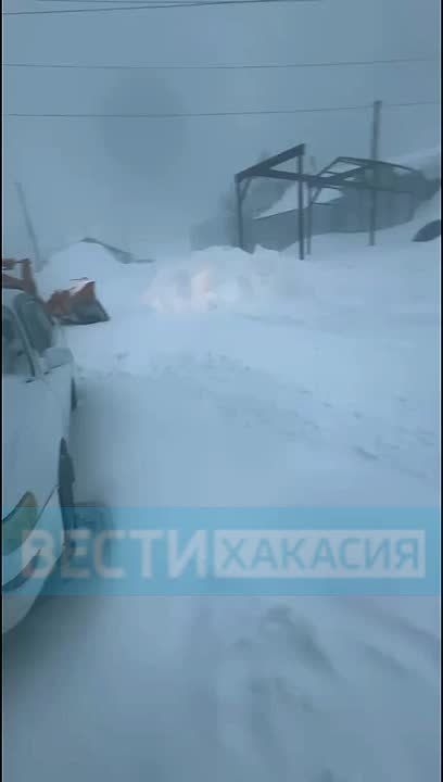 Приисковый вновь засыпает снегом