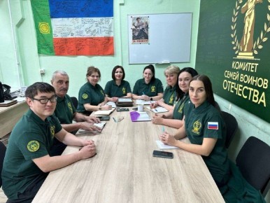 Глава Хакасии поздравил Комитет семей воинов Отечества