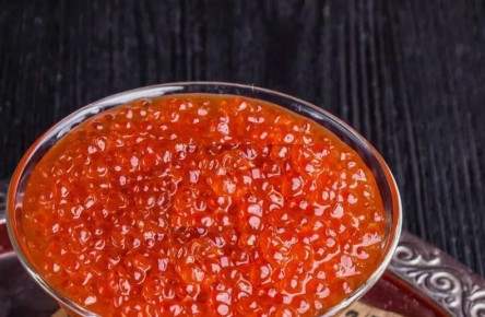 ПРЕДНОВОГОДНИЙ ОБМАН: МОШЕННИКИ ВООРУЖИЛИСЬ "КРАСНОЙ ИКРОЙ"