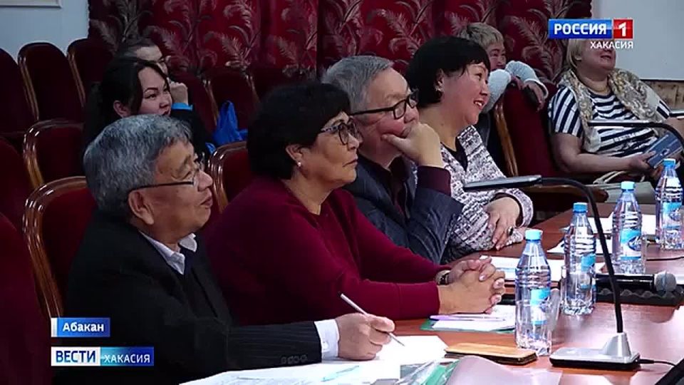 В Правительстве отметили лучших знатоков хакасского языка